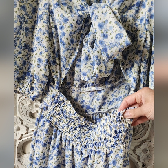 NWT! Floral tie back dress - Picture 16 of 16